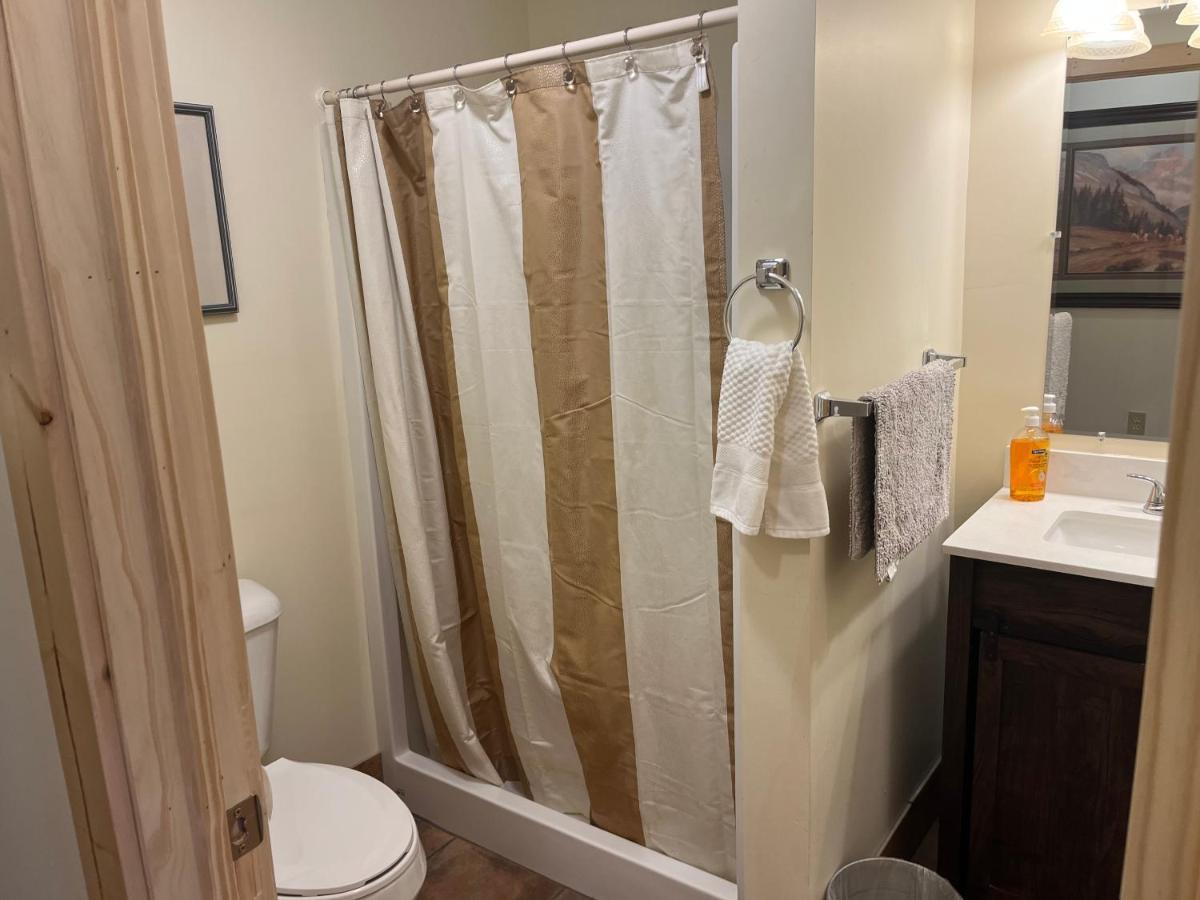 Creekside Downtown Vacation Suites, Only Adults 25 Or Older بوفالو المظهر الخارجي الصورة